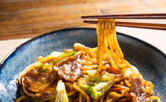 ミシュランシェフが考えた「究極の焼きそば」が絶品すぎる…！