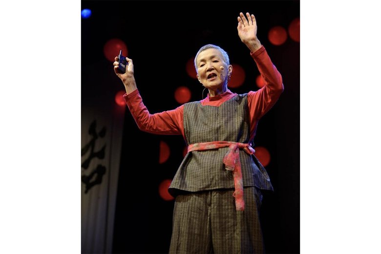 イベント「TEDxTokyo（テデックス・トーキョー）2014」でスピーチをする若宮さん