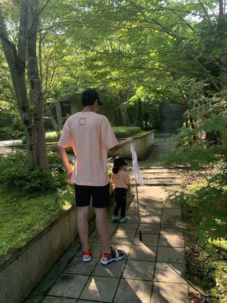 夏のある日。家族で公園にて