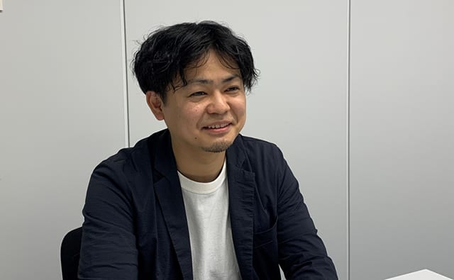山田紀貴さん。2019年アディッシュ株式会社入社。スクールガーディアン事業部運用統括を経て、現在はサービスデリバリー事業部 副事業部長として売上向上の戦略立案をはじめとした事業全体の推進に携わる。大切にしていることは、感謝と承認。