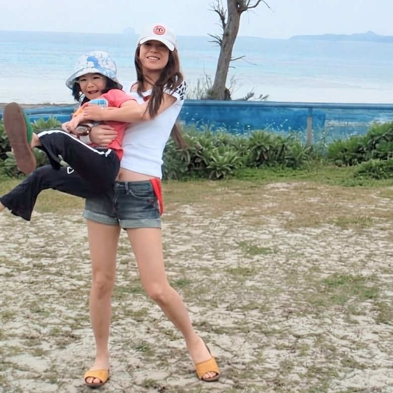 未婚の母として、仕事と育児、そして両親の介護にも追われた