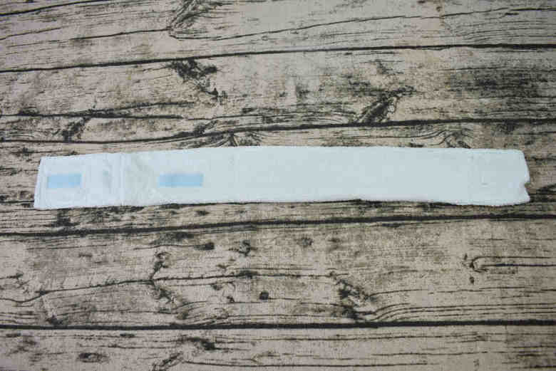 ダイソーのおすすめ商品「首元ひんやり！ ジェルパッド付タオル」の実物画像2