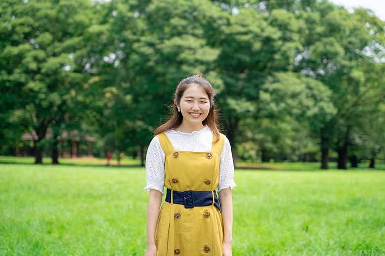 1998年生まれ。「NO YOUTH NO JAPAN」代表。2019年7月参議院選挙でInstagramメディアを開設し2週間で1.5万人のフォロワーを集める。若者の政治参加、教育や社会制度を学びにデンマークに留学し、19年10月帰国。若者の政治参加を日本でカルチャーにすることを目指している。慶應義塾大学大学院1年生。