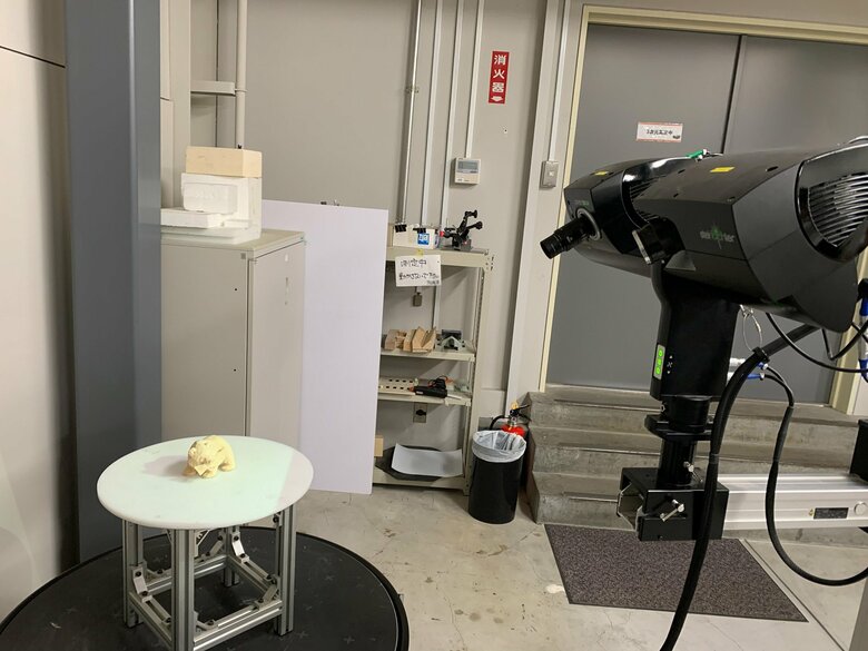 熊を3Dスキャンして作品の持ち味を完全再現した