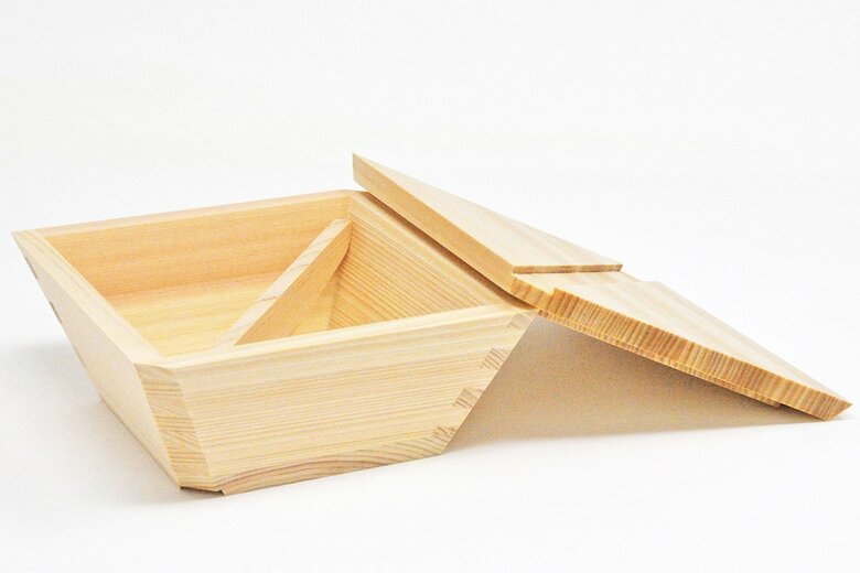 何度も検証して極限まで角度を広げたことでより美しいデザインに仕上がった