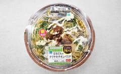 “焼きコーン”がアクセントに！ 王道ソースがたまらないファミマの「甘辛だれのテリヤキチキンパスタ」