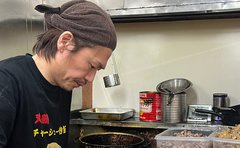 元カリスマホストが実家の町中華で鍋を振る現在「18歳で反発して家出も」城咲仁が今だからこそ気づいた両親への思い