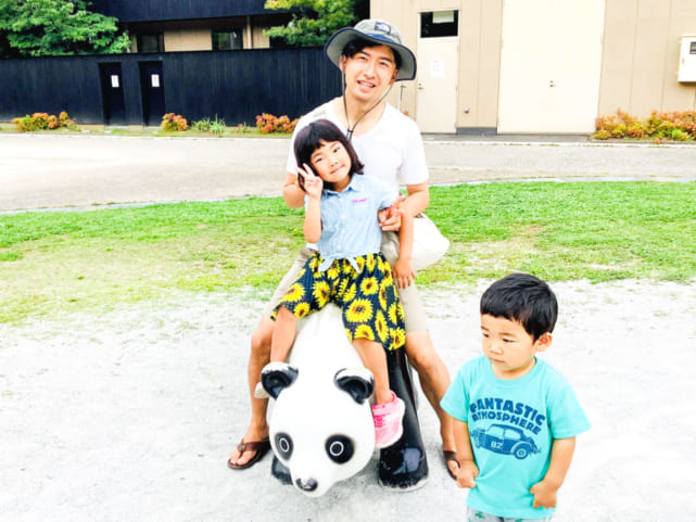 長女、長男と一緒に公園で仲良く