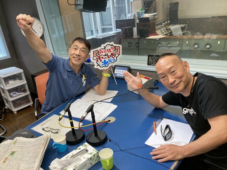 毎週水曜日の昼2時から5時まで『森脇健児ぶっとび水曜日』（ラジオ大阪）を放送中