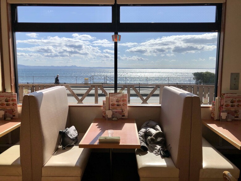 不二家レストラン・津久井浜店の窓際の席から見える景色は絶景！