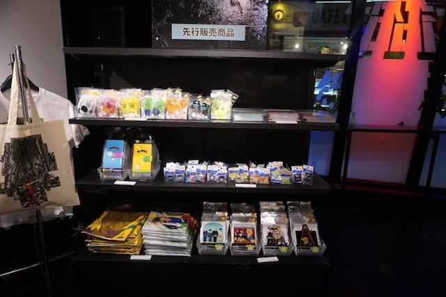 限定グッズ、先行販売商品がズラリ