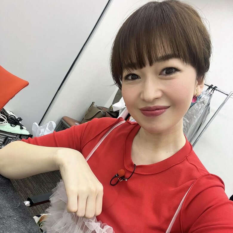 産後の身体の変化について語る松丸さん 