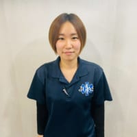 とみおか・かえで。1995年生まれ。大阪府出身。高校卒業後、2年間のフリーターを経て専門学校に。2019年から「関西メディカル民間救急」（株式会社アンビュランス）で救急救命士として勤務。