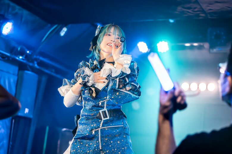 まりえ（42）デビューライブの様子