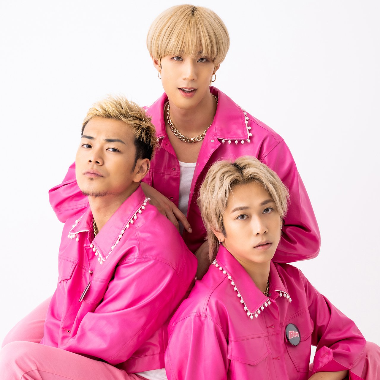 パワーパフボーズのKANさん(左)、AOさん(中央上)、naotoさん(右)