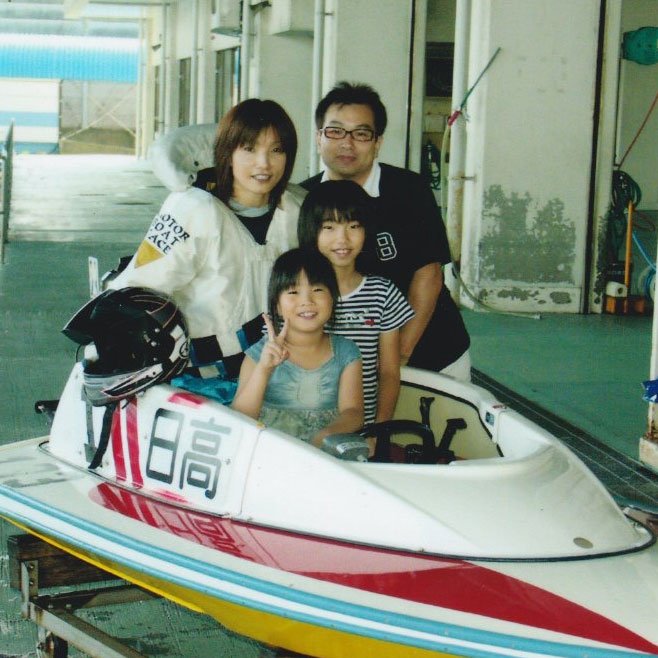 日高さん44歳くらい、長女9歳、次女7歳のころ