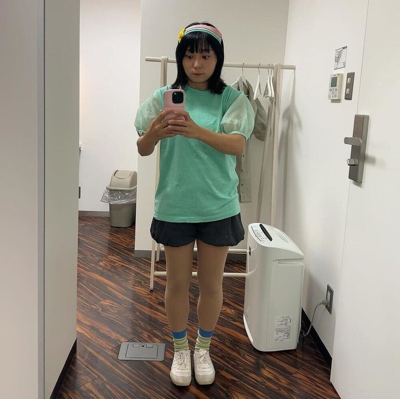 大塚愛の曲に合わせてアンゴラ村長さんが縄跳びを飛ぶネタで人気を博しました（アンゴラ村長Instagramより）