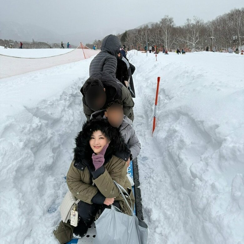 ミャンマーの外国人留学生と交流する希良梨さん