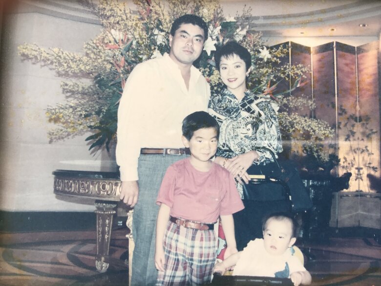 今は亡き夫・入江敏彦さんとの家族写真
