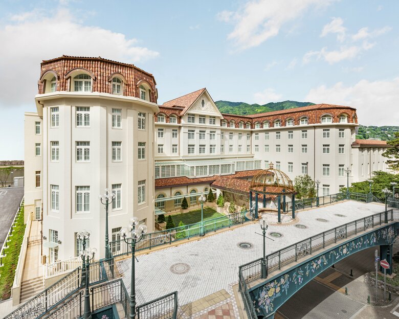 憧花さんが支配人を務める宝塚ホテルは、宝塚大劇場唯一のオフィシャルホテル。館内には宝塚歌劇展示ギャラリーも