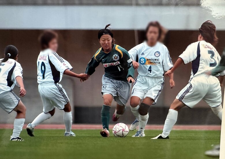 中学のころから日テレ・ベレーザに所属し活躍していた。写真は、21歳のころ、ヴェルディ時代の永里さん