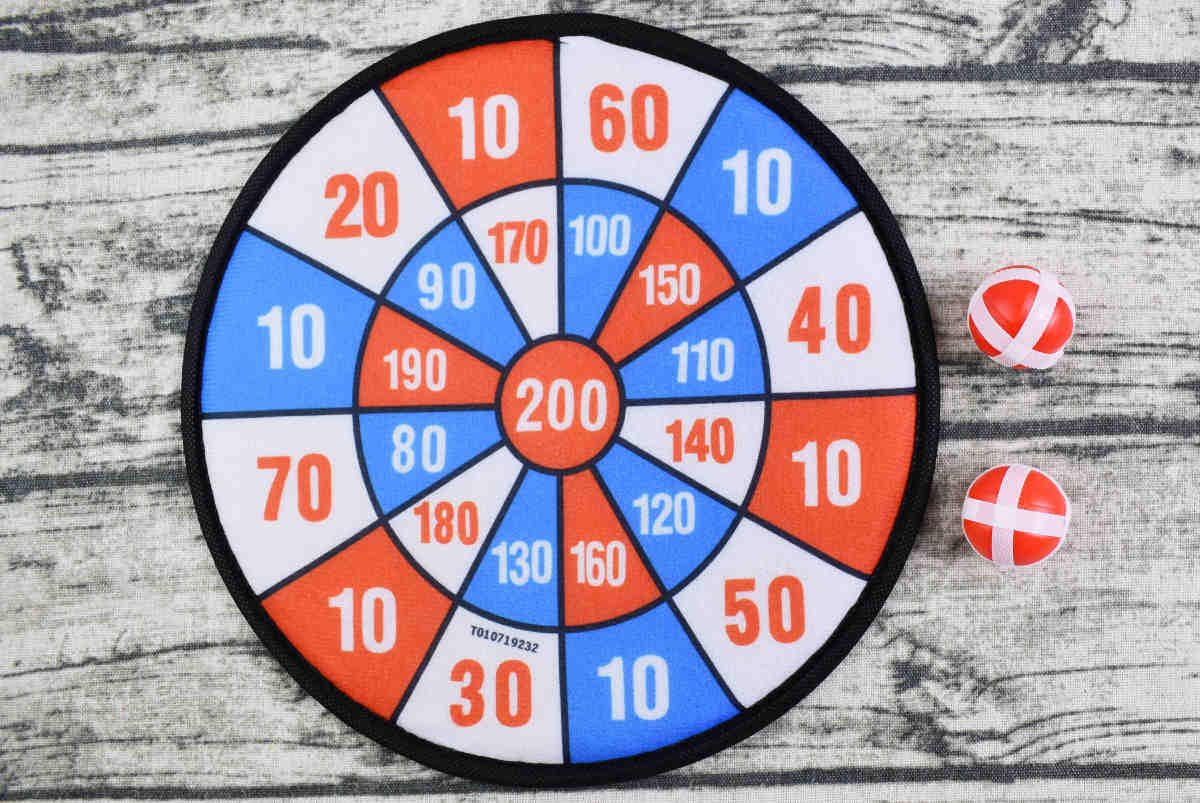 ダイソー ボールでダーツ 子どもが怪我なく遊べるうえに 家も傷まないのが嬉しい Chanto Web