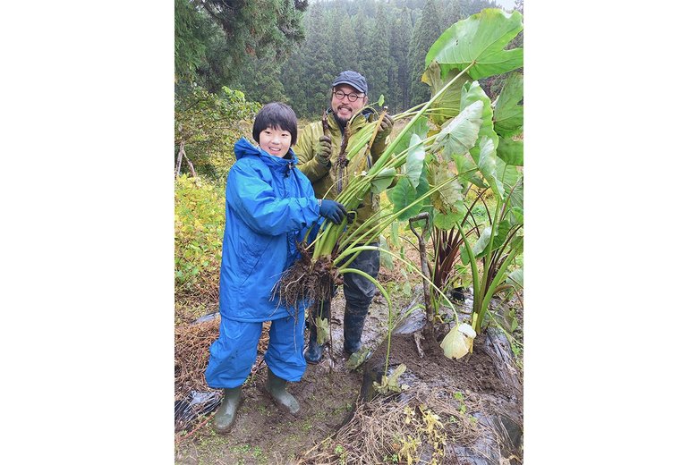 「甚五右ヱ門芋」の農家・佐藤さんと収穫！