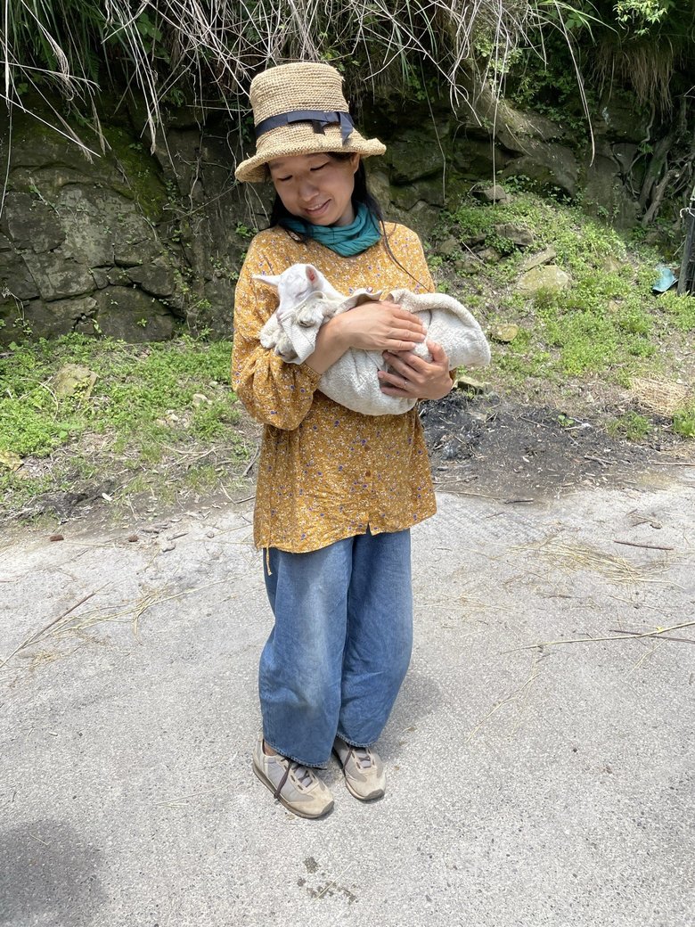 むつざわヤギ牧場で抱っこ体験