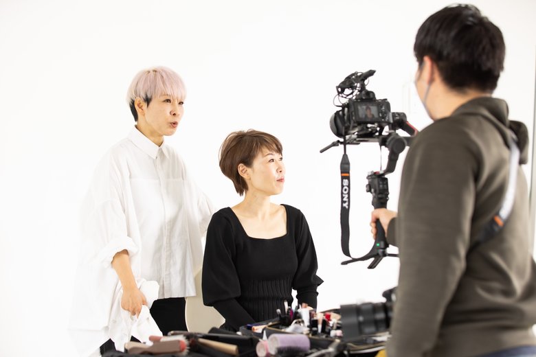 ヘアメイクのテクニックをわかりやすく伝えるYouTubeが人気