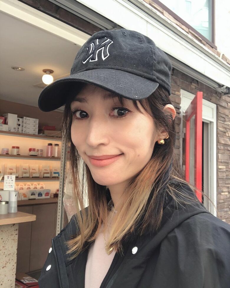 大好きなドーナツ屋さんの前で（Instagramより）