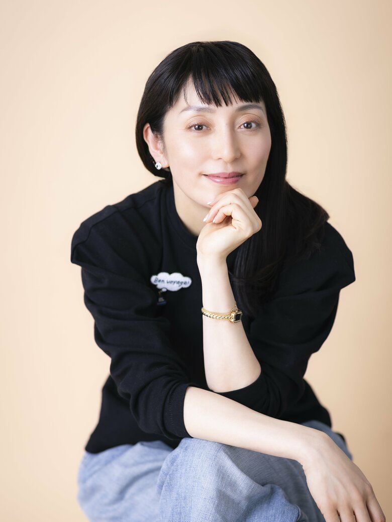 シック&カジュアルでコーディネートを組んだ宮下今日子さん