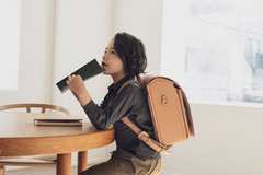 人気ブランド「土屋鞄」はなぜランドセルを性別で分けないのか？