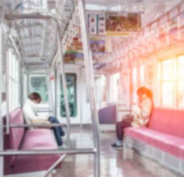 電車で子どもにお菓子はあり!? 車内飲食の許されないボーダーは