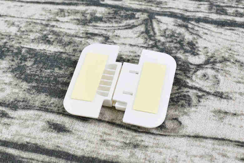 セリアのおすすめ商品「冷蔵庫引出サイドロック」の実物画像3