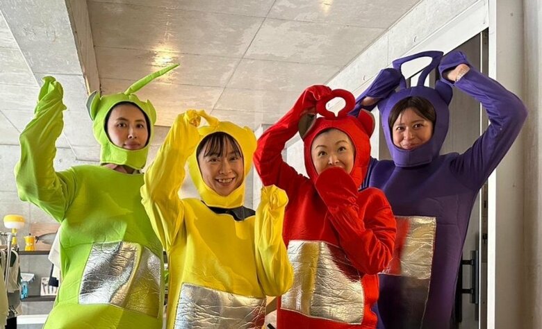 仲良しのママ友と全力で仮装を楽しむ大久保莉瑛さん（写真右）