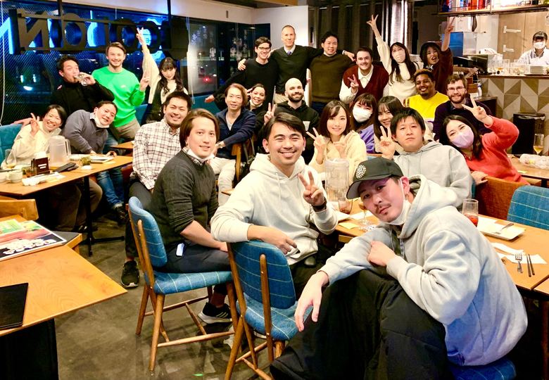 サブスクを一緒に盛り上げてくれているメンバーと。中央の黄色い服を着てピースをしているのが近本さん