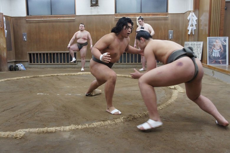 雷部屋の午前8時から始まる朝稽古