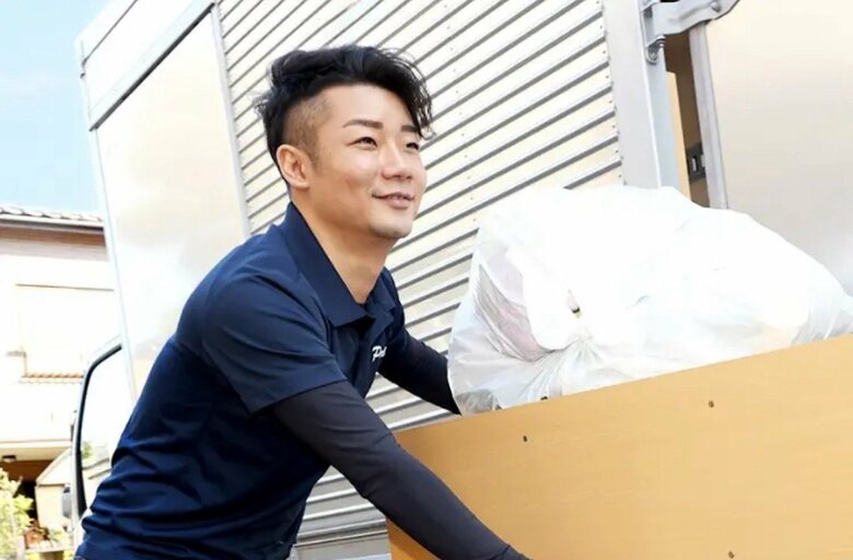 颯爽と働く石田さん