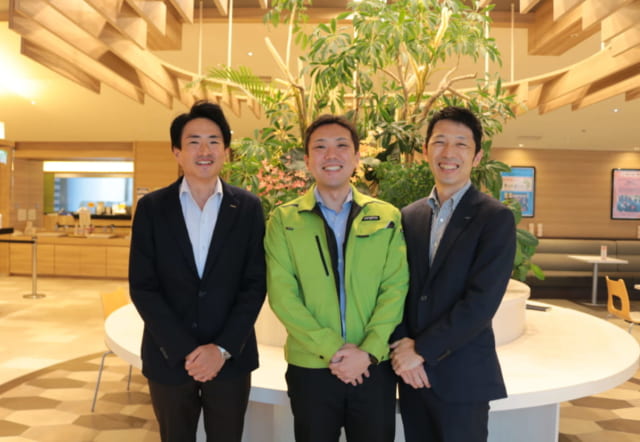 写真左から坂川さん、田幡さん、栗野さん