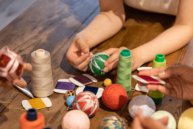 手まり作りのワークショップを定期的に開催