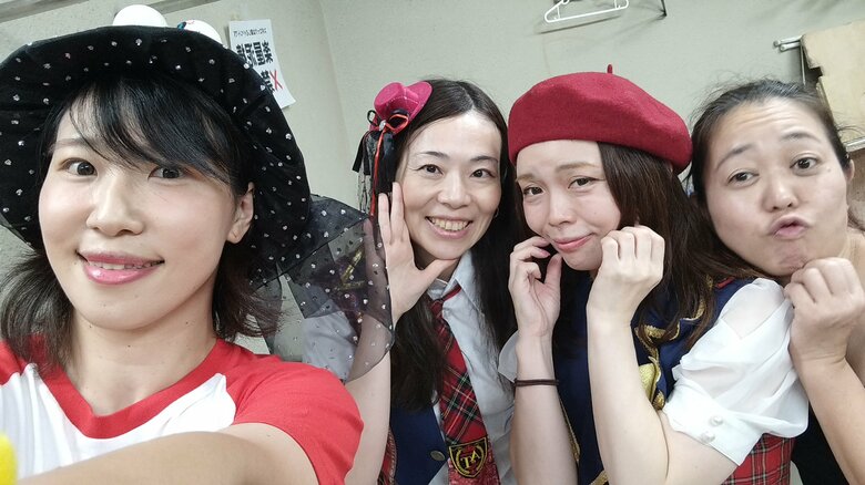 女芸人の仲間たちと