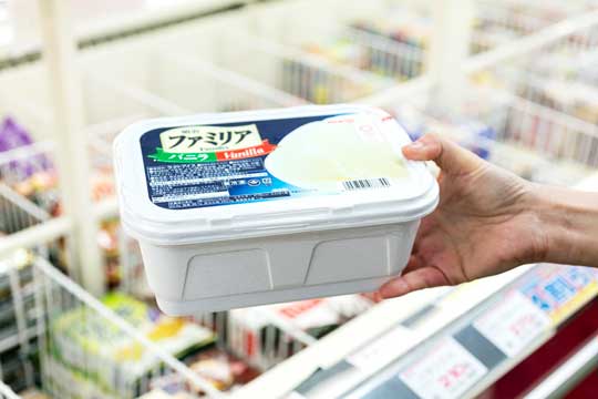 業務スーパーのおすすめ「明治ファミリア バニラ」