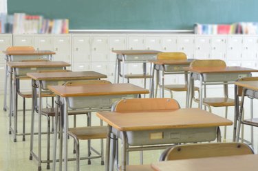 「校長先生ってふだん何してるの？」元小学校校長に聞くと「朝から大量のメール処理に追われて」