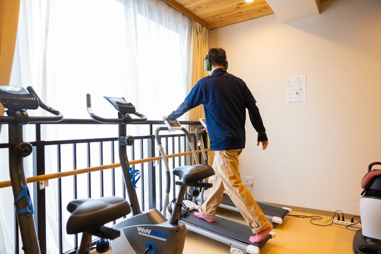 利用者は室内にいることが多く運動不足になりがちなので、施設内でしっかり運動も行う