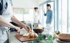 自宅開催のママ会で「材料費3000円を徴収するのってセコい!?」