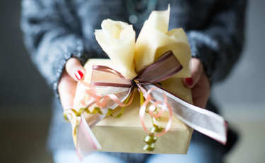 夫に消え物以外のプレゼント「私だったら手作り菓子を返す!!」