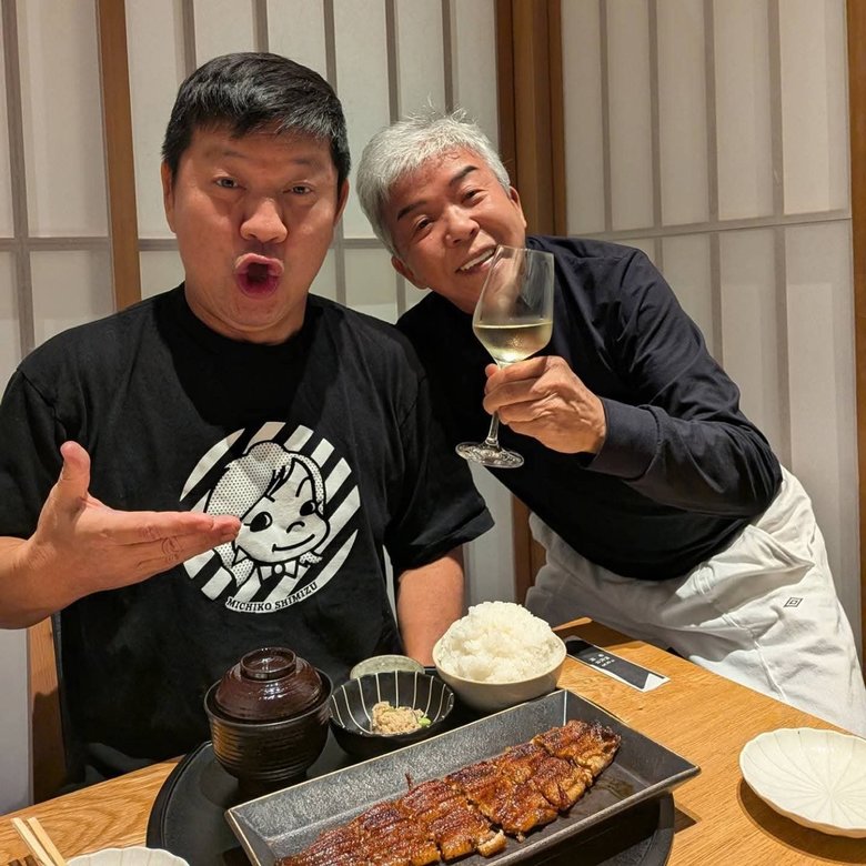 尊敬している芸人の村上ジョージさんと。会食があってもアルコールはとらない