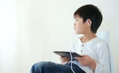 最近増えている「ヘッドホン難聴」気づきにくい耳のトラブルに注意！