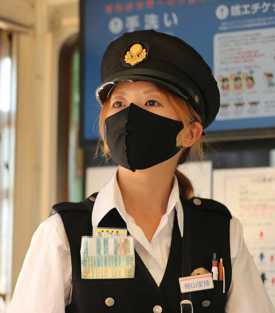 袖山里穂
