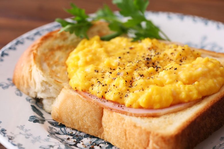 スクランブルのっけトースト